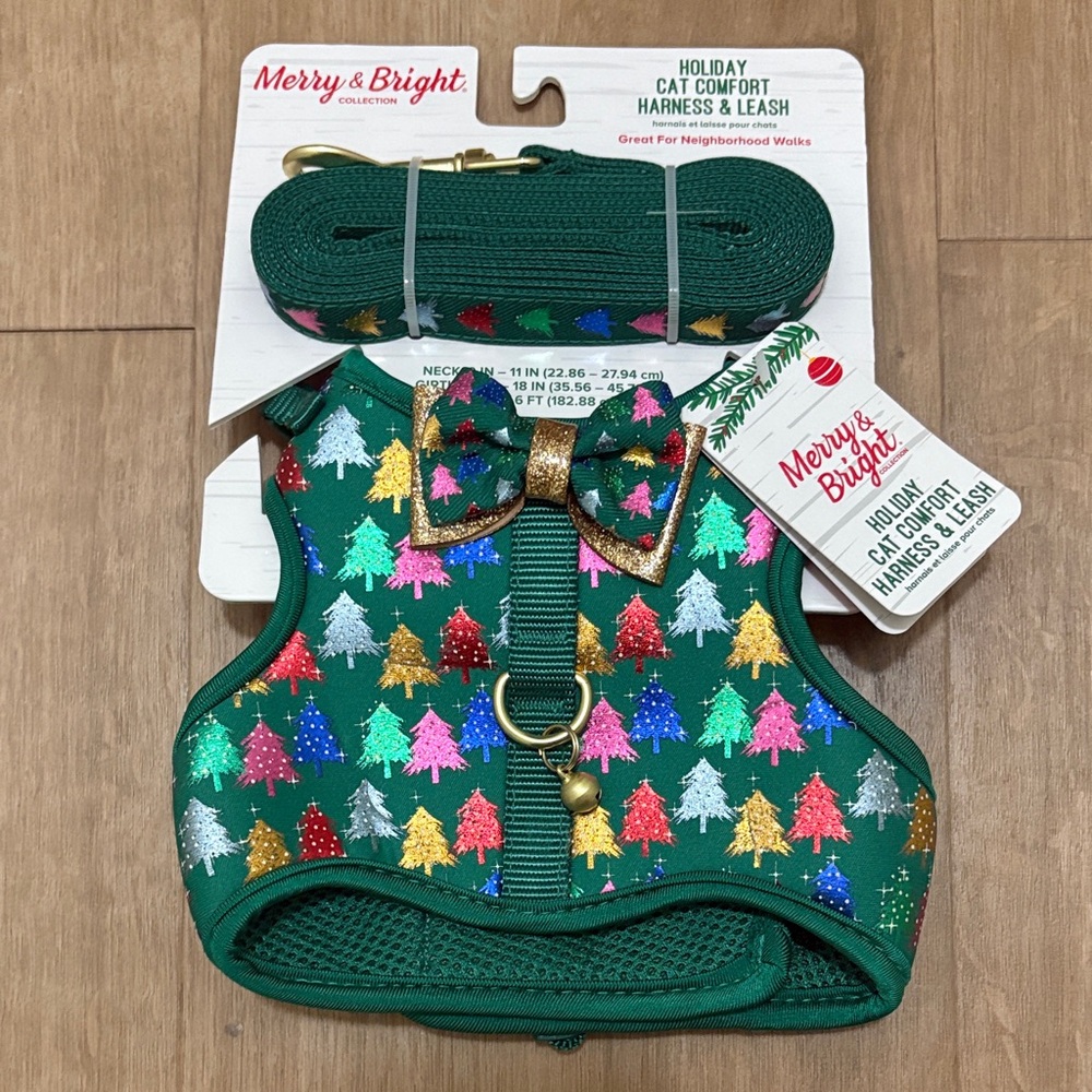 Holiday cat harness and leash set - new with all original tags by Merry & Bright